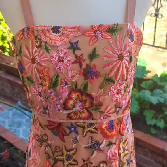 Sam Edelman Dresses & Skirts - Sam Edelman Floral Embroidered Midi Sheath Dress New with Tags